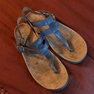 Born women’s sandals